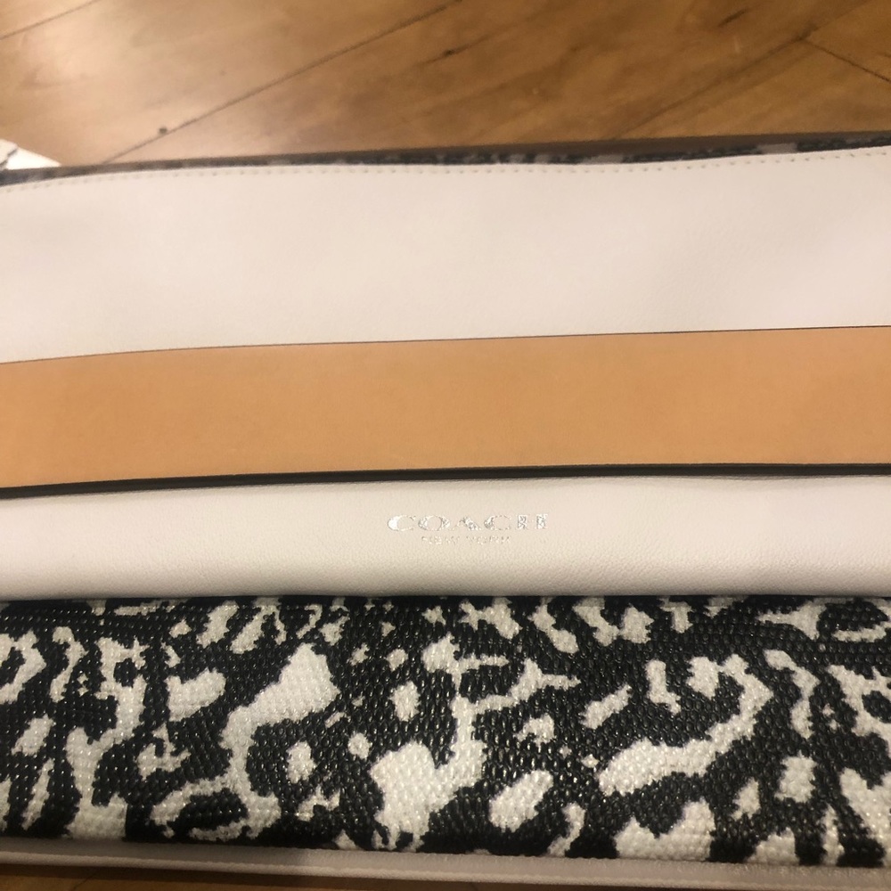 Exquisite coach bag NWT wow!!